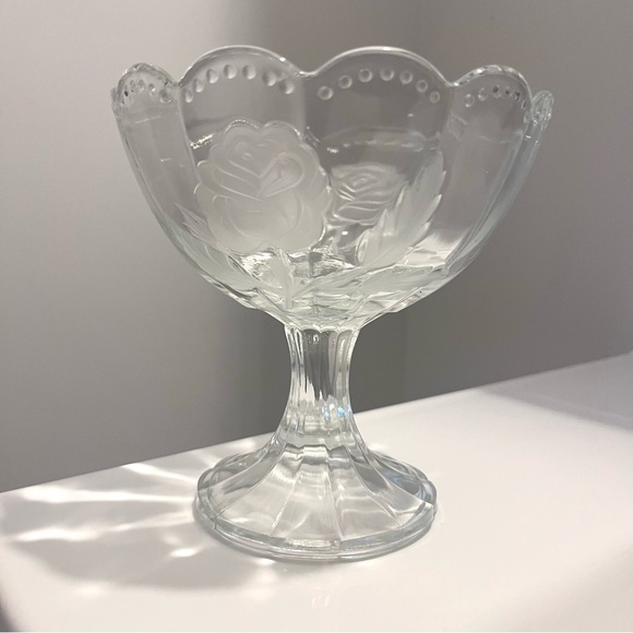 Other - 3/25$💥 Vintage Footed Glass Bowl Candy Dish Frosted Roses Detail